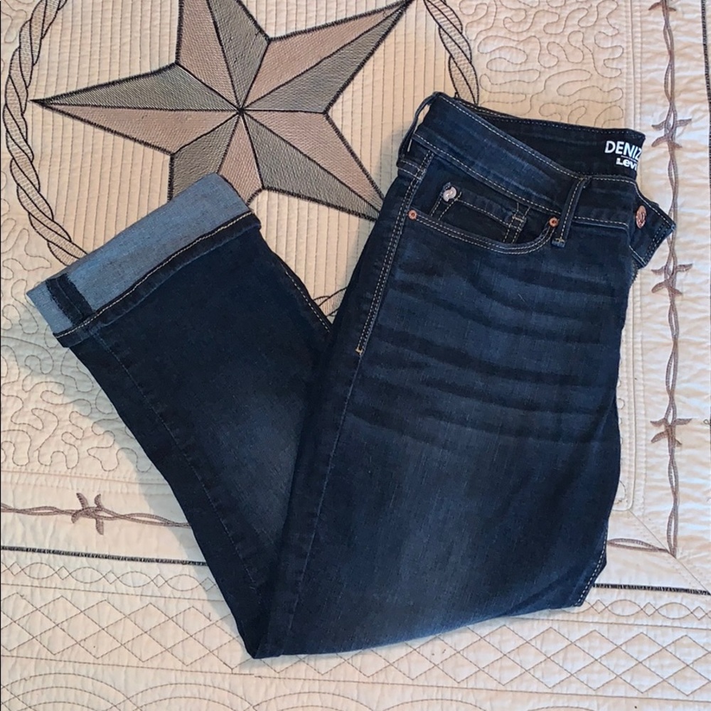 Dark wash denim capris